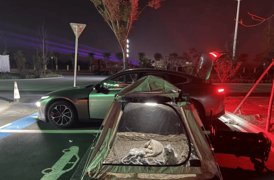 期间年轻人旅行掀起“帐篷过夜”热潮开元棋牌试玩不住酒店住帐篷！国庆(图1)